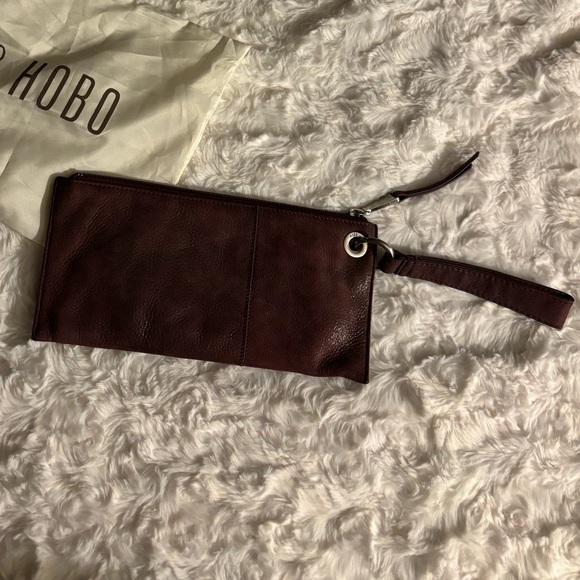 Hobo Burgundy Wine Vida Soft Leather Wristlet & Dust Bag - Picture 9 of 9